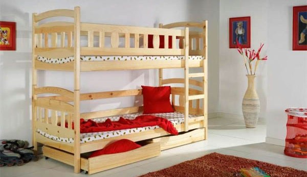 Двухэтажная кровать из массива для детской комнаты