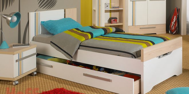 Кровать для подростка в светлую комнату